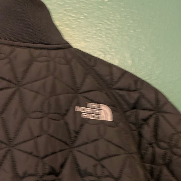 The North Face Women’s Quilted Jacket - Picture 4 of 8